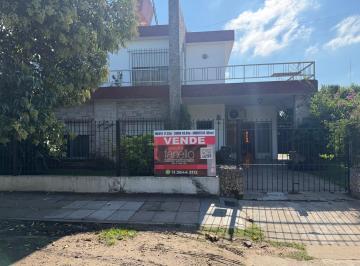 Casa · 301m² · 8 Ambientes · 1 Cochera · Casa en San Miguel