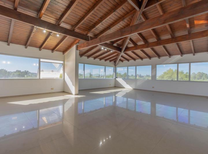 Oficina comercial · 155m² · 4 Ambientes · 2 Cocheras