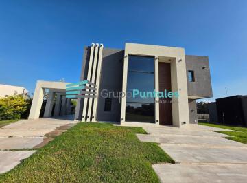 Casa · 225m² · 4 Ambientes · 2 Cocheras · Casa en Barrio Lagos de Canning con Excelentes Detalles de Terminación y Piscina. Nuevo Valor!
