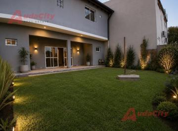 Casa · 285m² · 5 Ambientes · 2 Cocheras · Venta de Casa 5 Ambientes en Ituzaingó, con 2 Locales Comerciales