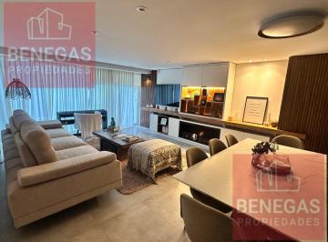 Casa · 200m² · 3 Dormitorios · 2 Cocheras · Casa en Venta en Acassuso
