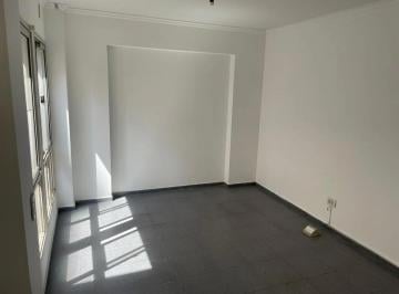 Departamento de 7 ambientes, Córdoba · Alquilo Departamento 4 Dorm., Dos Baños. Dean Funes 743