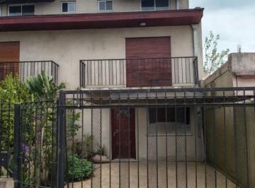 Casa · 100m² · 4 Ambientes · 1 Cochera · Triplex en Alquiler