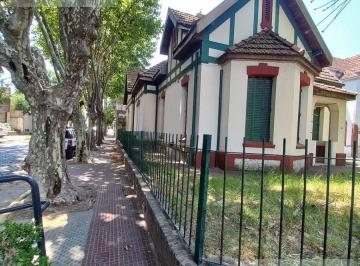 Local comercial · 200m² · 7 Ambientes · Casa Apto Profesional o Consultorios en Esquina en Victoria Centro