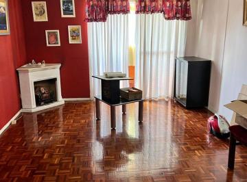 Departamento de 4 ambientes, Flores · Flores 4 Ambientes con Balcon