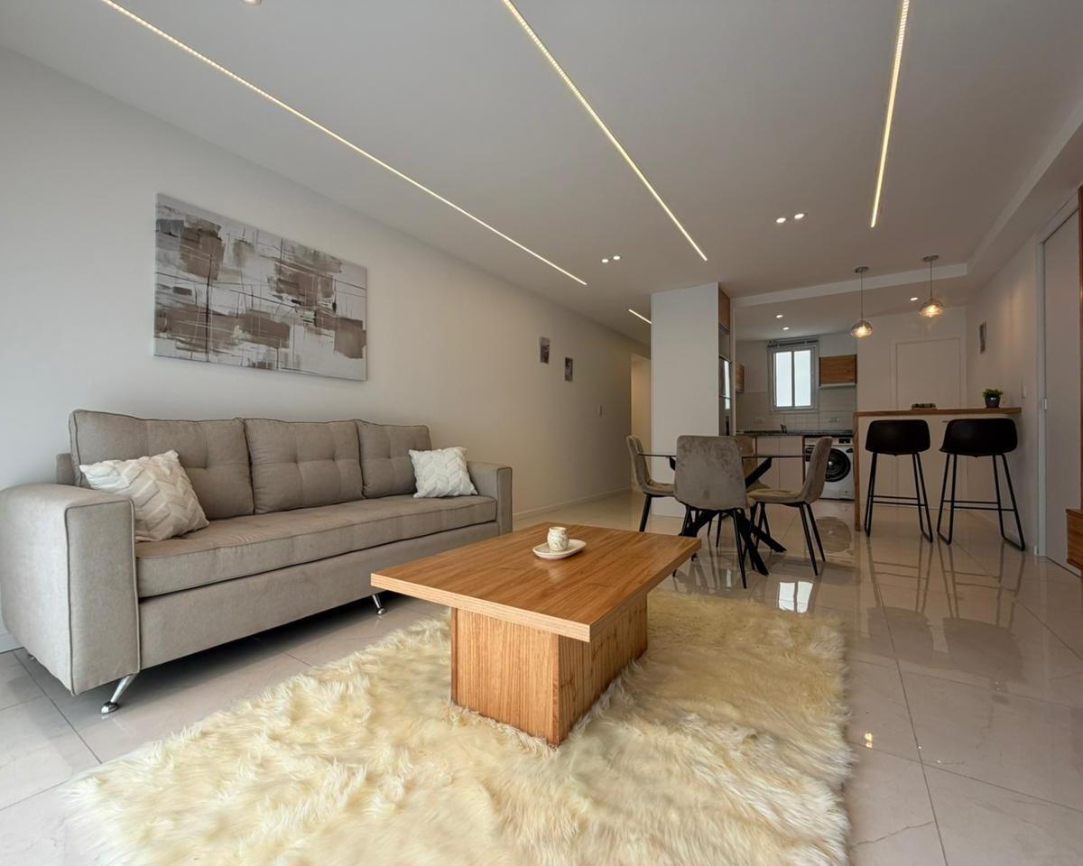 Hermoso Departamento de 3 ambientes a la calle con balcón