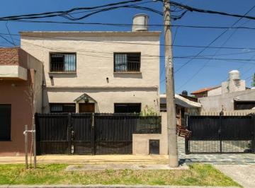 Casa · 190m² · 4 Ambientes · Casa en Dos Plantas - PH de Dos Amb y Dos Locales