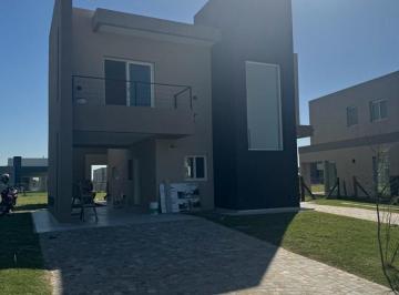 Casa · 136m² · 4 Ambientes · 1 Cochera · Casa en Venta en San Felipe, Canning, Ezeiza