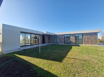 Casa · 186m² · 4 Ambientes · 2 Cocheras · Casa en Venta en La Alameda