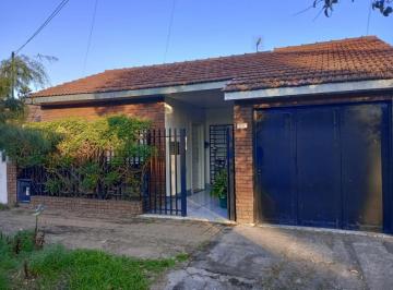 Casa · 95m² · 4 Ambientes · 1 Cochera · Venta de Chalet en Temperley