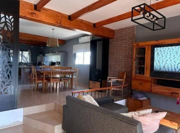 Casa de 4 ambientes, Maipú · Casa en Venta C/ Cochera en Maipú
