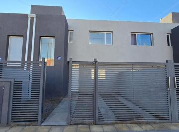 Casa · 90m² · 3 Ambientes · 1 Cochera · Casa en Venta