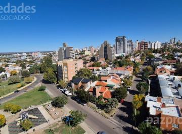 Departamento · 86m² · 3 Ambientes · 1 Cochera · Venta Excelente Semipiso 2 Dor. Z/sta. Genoveva