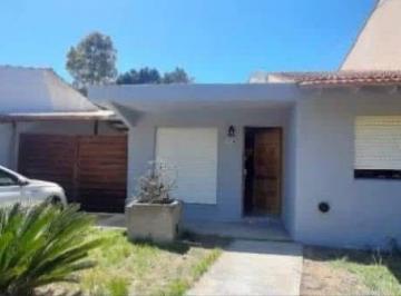 Casa · 60m² · 3 Ambientes · 1 Cochera · Casa en Las Toninas con Jardin y Pileta