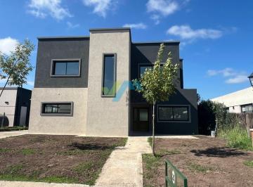 Casa · 210m² · 6 Ambientes · Casa en Venta en San Pablo, Pilar, G. B. a. Zona Norte