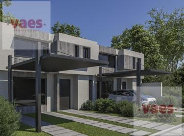 Casa · 118m² · 4 Ambientes · 1 Cochera · Dúplex de 3 Dorm. en Venta en Nuevo Urca - Zona Valle Escondido