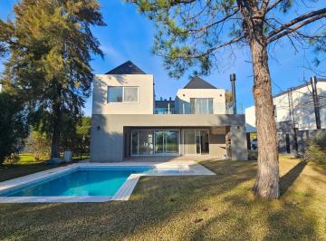Casa · 248m² · 5 Ambientes · 2 Cocheras · Oportunidad! Saint Thomas Canning! Apto Crédito! Casa en Venta en Saint Thomas Oeste, Esteban Echeve
