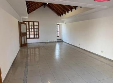 Casa · 328m² · 3 Dormitorios · 1 Cochera · Casa con Locales Comerciales en Venta en Alto Dorrego, Guaymallén