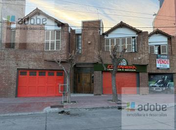 Local comercial · 328m² · 3 Dormitorios · 1 Cochera · Casa con Locales Comerciales en Venta en Alto Dorrego, Guaymallén