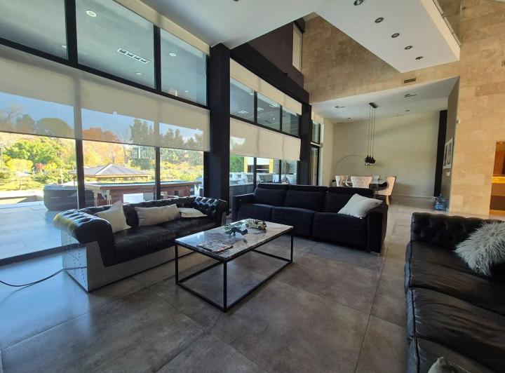 Casa · 420m² · 6 Ambientes · 2 Cocheras