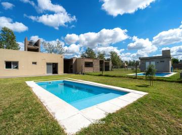 Casa · 75m² · 3 Ambientes · 2 Cocheras · Venta - Casa a Estrenar de 2 Dorm. con Cochera y Pileta - Tierra de Sueños 3, Roldán.