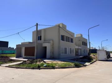 PH · 77m² · 2 Dormitorios · 1 Cochera · 4 PH con Cochera en Venta - Rafaela