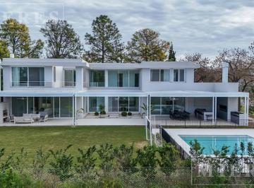 Casa · 275m² · 7 Ambientes · Casa en Venta en Mayling Club de Campo