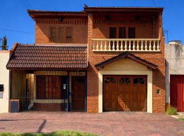 Casa de 4 ambientes, Lanús · Excelente Chalet en Dos Plantas de Muy Buena Calidad
