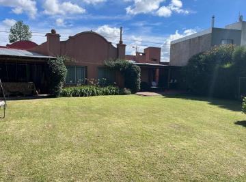 Quinta vacacional · 126m² · 7 Ambientes · 2 Cocheras · Casa Quinta - El Pato - Berazategui.