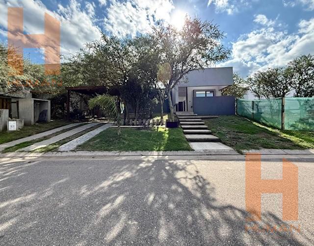 Casa · 197m² · 4 Ambientes · 2 Cocheras