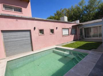 Casa · 148m² · 4 Ambientes · 1 Cochera · Venta - Casa 3 Dorm. con Pileta y Patio - Granadero Baigorria