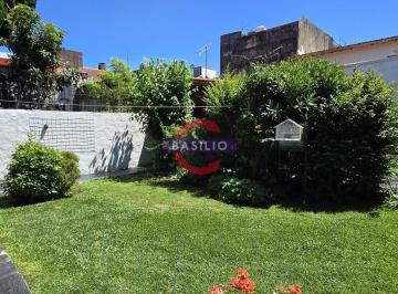 Casa · 95m² · 4 Ambientes · Venta PH 3 Ambientes en Dos Plantas con Parrilla y Jardín en Carapachay