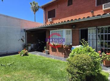 Casa · 95m² · 4 Ambientes · Venta PH 3 Ambientes en Dos Plantas con Parrilla y Jardín en Carapachay