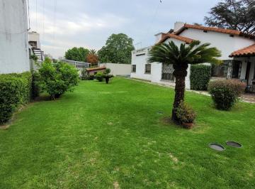 Casa · 209m² · 4 Ambientes · 1 Cochera · Casa 4 Ambientes con Pileta y Parque en Venta - Morón