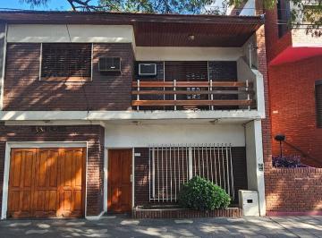 Casa · 140m² · 4 Ambientes · 1 Cochera · Casa Chalet en Venta en Haedo, Morón, G. B. a. Zona Oeste, Permuta