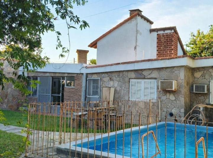 Casa · 250m² · 5 Ambientes · 2 Cocheras