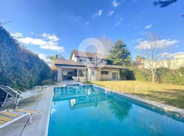 Casa · 800m² · 6 Ambientes · 2 Cocheras · Casa - El Lauquen