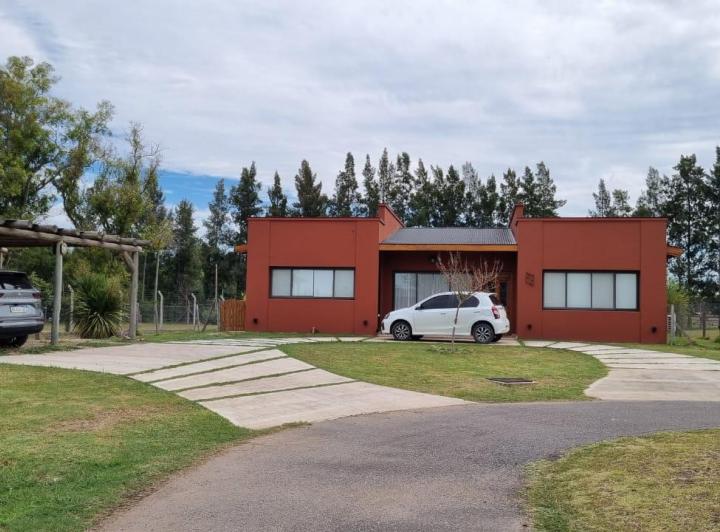 Casa · 235m² · 6 Ambientes · 2 Cocheras