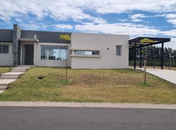 Casa · 160m² · 5 Ambientes · Casa a Estrenar.