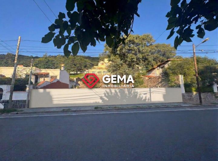 Terreno · 700m²