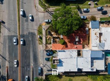 Casa · 278m² · 5 Ambientes · 2 Cocheras · Casa Esquina en Venta Sobre Av Rafael Núñez | Apta Comercial | con Renta