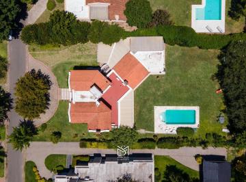 Casa · 434m² · 4 Ambientes · 3 Cocheras · Casa en Venta en Lomas de La Carolina – Country Golf | Zona Norte Córdoba