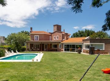 Casa · 434m² · 13 Ambientes · 4 Cocheras · Casa en Venta en Lomas de La Carolina – Country Golf | Zona Norte Córdoba