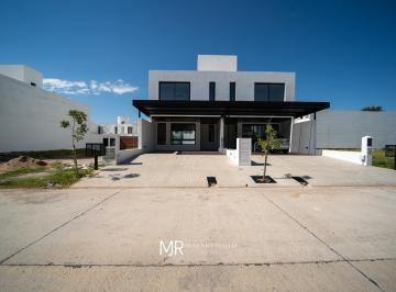 Casa · 180m² · 5 Ambientes · 1 Cochera · Dúplex y Casas de Calidad en Venta - Campo Chico | Av Bernardo o