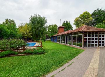 Casa · 420m² · 6 Ambientes · 2 Cocheras · Venta Casa 6 Ambientes de 420 m² con Pileta, Quincho y Cochera El Trébol La Unión