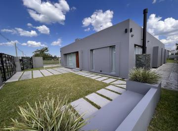 Casa · 164m² · 5 Ambientes · 2 Cocheras · Casa Moderna Poco Uso