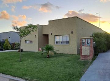 Casa · 165m² · 4 Ambientes · 1 Cochera · Casa en Venta en San Ramón, Pilar del Este, Pilar