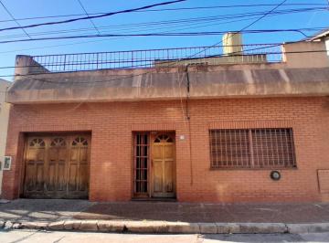 Casa de 4 ambientes, Tres de Febrero · Casa con 207 m² con 3 Dorm. en Venta en Villa Raffo
