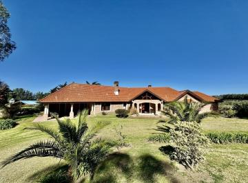 Quinta vacacional · 280m² · 4 Ambientes · 1 Cochera · Colonia, Laguna de Los Patos - Venta de Chacra de 3 Dorm., Piscina y 5 Hectáreas