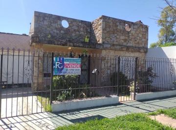 Casa de 3 ambientes, Esteban Echeverría · Venta El Jagüel Casa 2 Dorm., Terraza, Parque y Cochera! Muy Prolija!